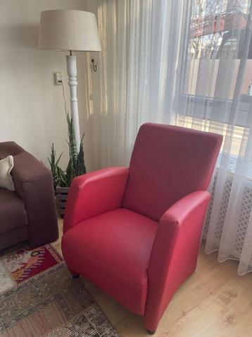 Nette lederen fauteuil rood zgan beschikbaar voor biedingen