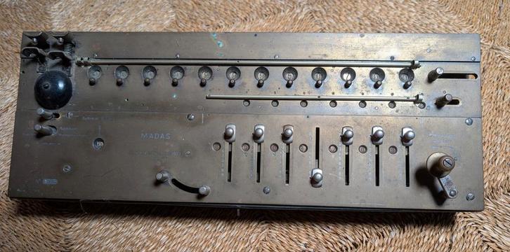 Madas Mechanische Rekenmachine - Origineel & Werkend, Antiek en Kunst, Antiek | Kantoor en Zakelijk, Ophalen