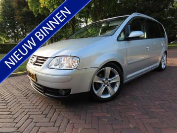 Volkswagen Touran 1.6-16V FSI Highline Ecc Cruisecontrol 6 B beschikbaar voor biedingen