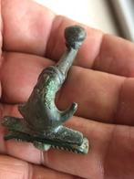Romeinse boog ANKER Fibula met grote KNOP bodemvondst, Ophalen of Verzenden, Gebruikt
