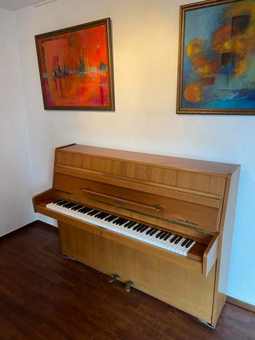 Gratis piano (ophalen 5 april)  beschikbaar voor biedingen