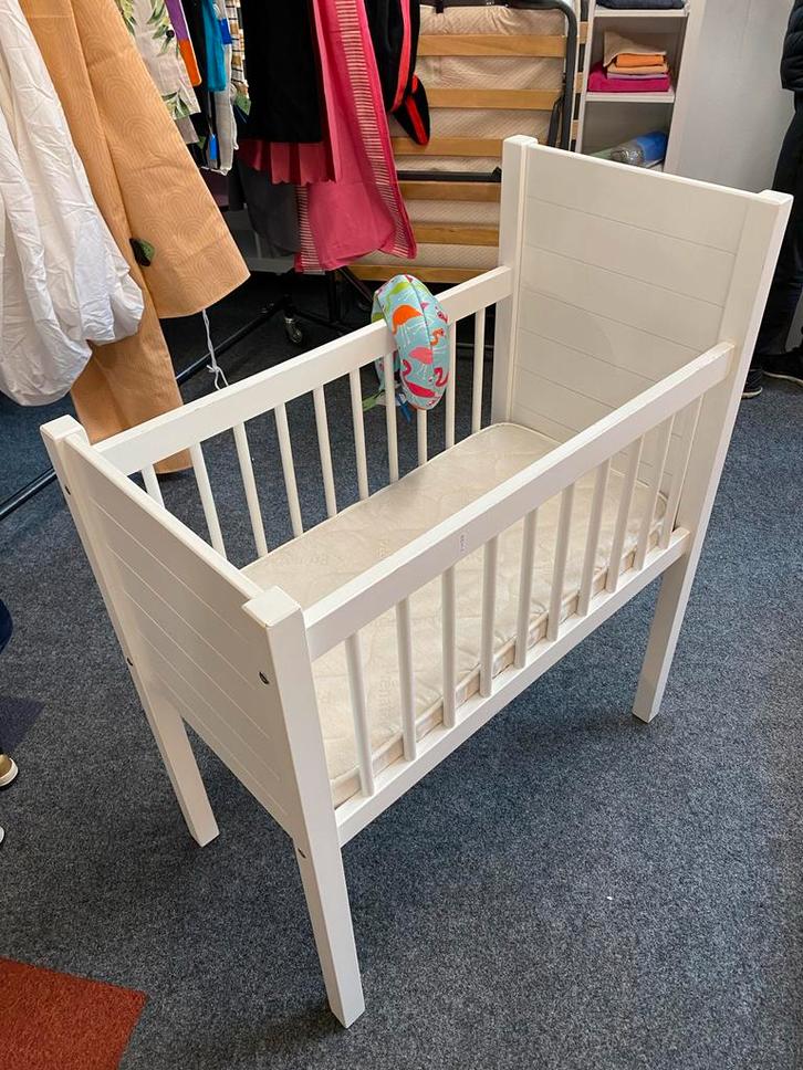 Mooie witte wieg - Kidsmill Noa, Kinderen en Baby's, Babywiegjes en Ledikanten, Zo goed als nieuw, Wieg, Ophalen