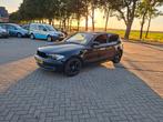 BMW 118i 3 deurs met lekke koppakking, 1-Serie, Zwart, 4 cilinders, Zwart
