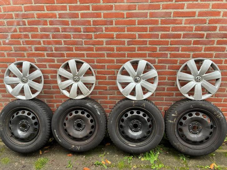 Continental winterbanden op 16 inch stalen velg 205 55 R16, Auto-onderdelen, Banden en Velgen, Banden en Velgen, Winterbanden