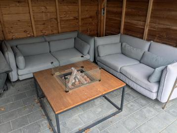 twee stevige tuinbanken / loungeset beschikbaar voor biedingen