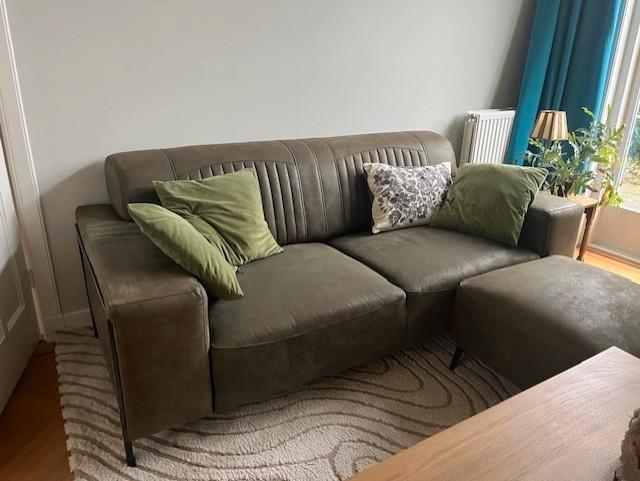 2,5 zits bank en hocker, Huis en Inrichting, Banken | Bankstellen, Gebruikt, Rechte bank, Overige maten, 200 tot 250 cm, 75 tot 100 cm