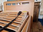 Eenpersoons senioren bed (verrijdbaar) met elek. bodem, Ophalen, 90 cm, Eenpersoons, Bruin