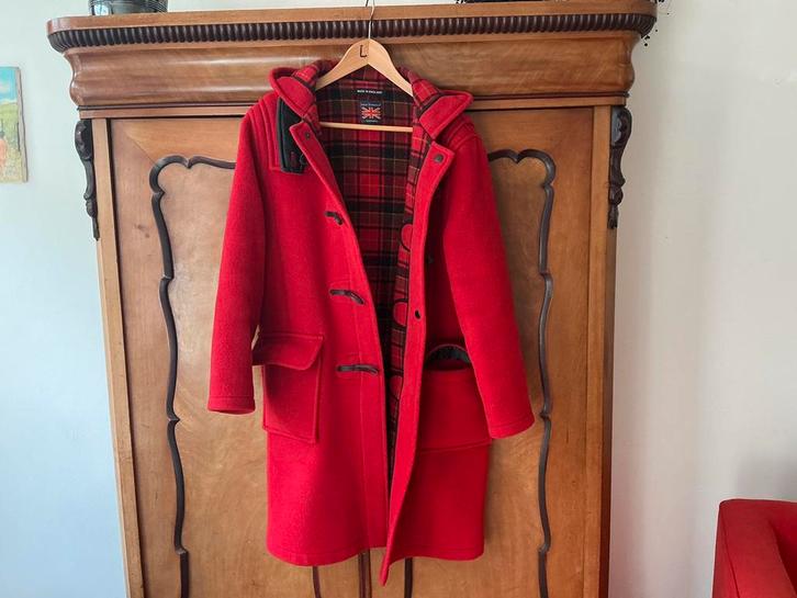 Rode Dufflecoat - Klassiek en Warm!, Kleding | Dames, Jassen | Winter, Zo goed als nieuw, Maat 42/44 (L), Rood, Ophalen of Verzenden