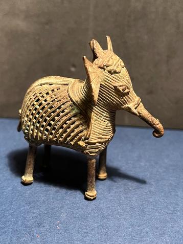 Antiek Bronzen Olifantje uit Noord-India kind speelgoed beschikbaar voor biedingen