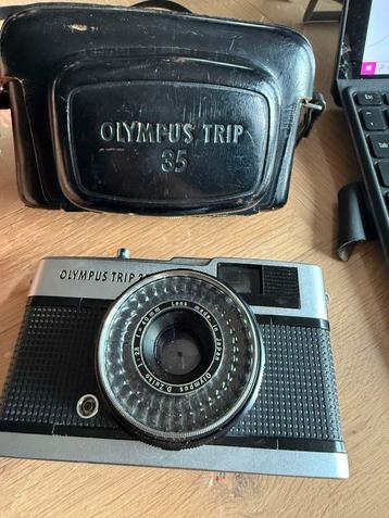Vintage Olympus Trip 35 foto camera met hoes beschikbaar voor biedingen
