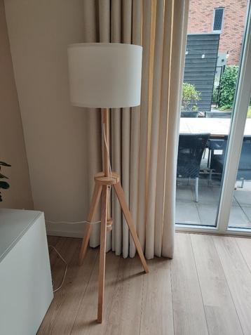 IKEA LAUTERS staande lamp – essen/wit beschikbaar voor biedingen