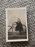 Chromo meisje met fiets, Gebruikt, Ophalen of Verzenden, Voor 1940, Prent