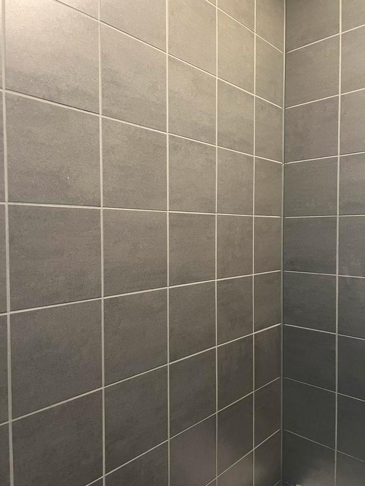 Badkamer Tegels 15x15 -grijs- Nieuw in Doos!, Doe-het-zelf en Verbouw, Tegels, Nieuw, Wandtegels, Keramiek, Minder dan 20 cm, Minder dan 5 m²