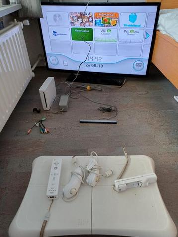 Nintendo Wii + Diverse Spelletjes beschikbaar voor biedingen