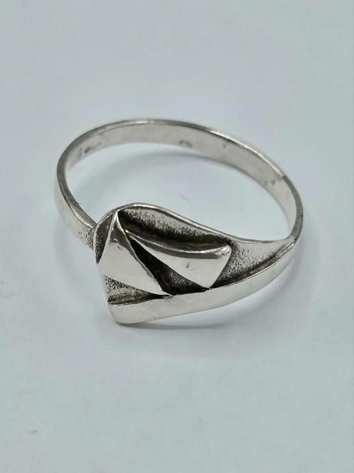 Zilveren Modernistische Ring, Sieraden, Tassen en Uiterlijk, Ringen, Zo goed als nieuw, Dame, 17 tot 18, Zilver, Zilver, Verzenden