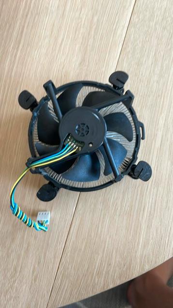 Intel stock cpu cooler beschikbaar voor biedingen