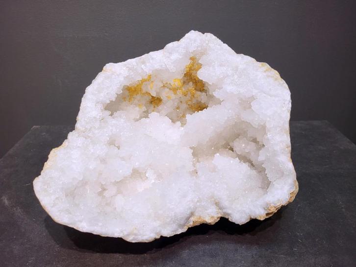 Bergkristal, 8,4kg, Geode, 98,- euro (afgebeeld) bij Arnold., Verzamelen, Mineralen en Fossielen, Mineraal, Ophalen