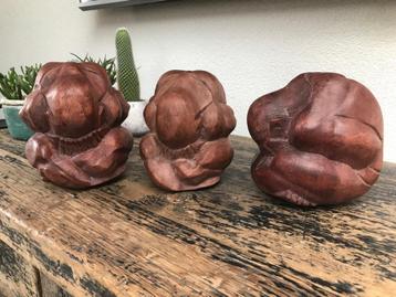 Yogiman orang malu verlegen man yogi massief houtsnijwerk beschikbaar voor biedingen