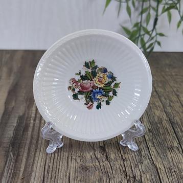 Wedgwood Conway Bonbonbordje / Theetip beschikbaar voor biedingen