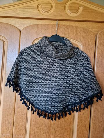 Poncho 116/122 Zwart/Beige - Zo Goed Als Nieuw! beschikbaar voor biedingen