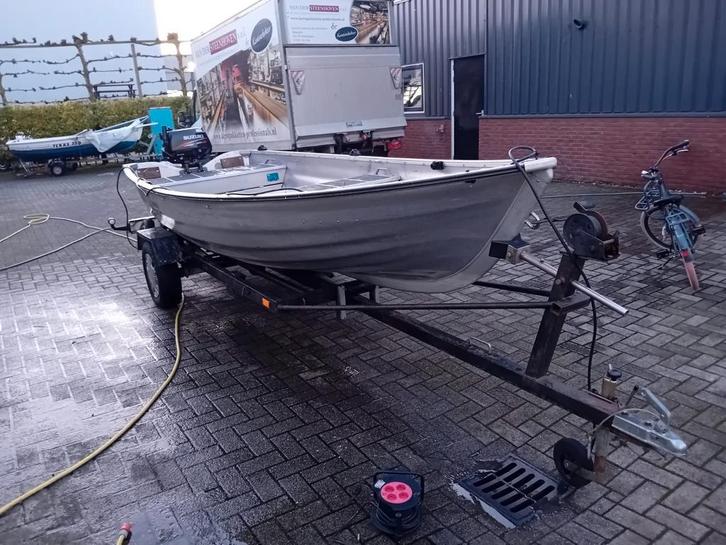 Linder fishing 430,  reddingssloep/ zeilboot texas 380, Watersport en Boten, Sloepen, Zo goed als nieuw, 10 tot 30 pk, 3 tot 6 meter