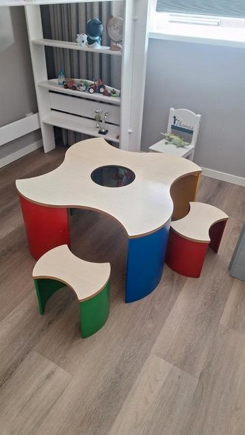 Lego of duplo tafel met 4 krukjes beschikbaar voor biedingen