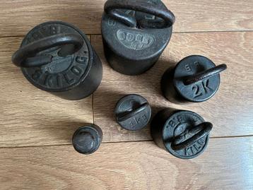 Oude Gietijzeren gewichten  beschikbaar voor biedingen