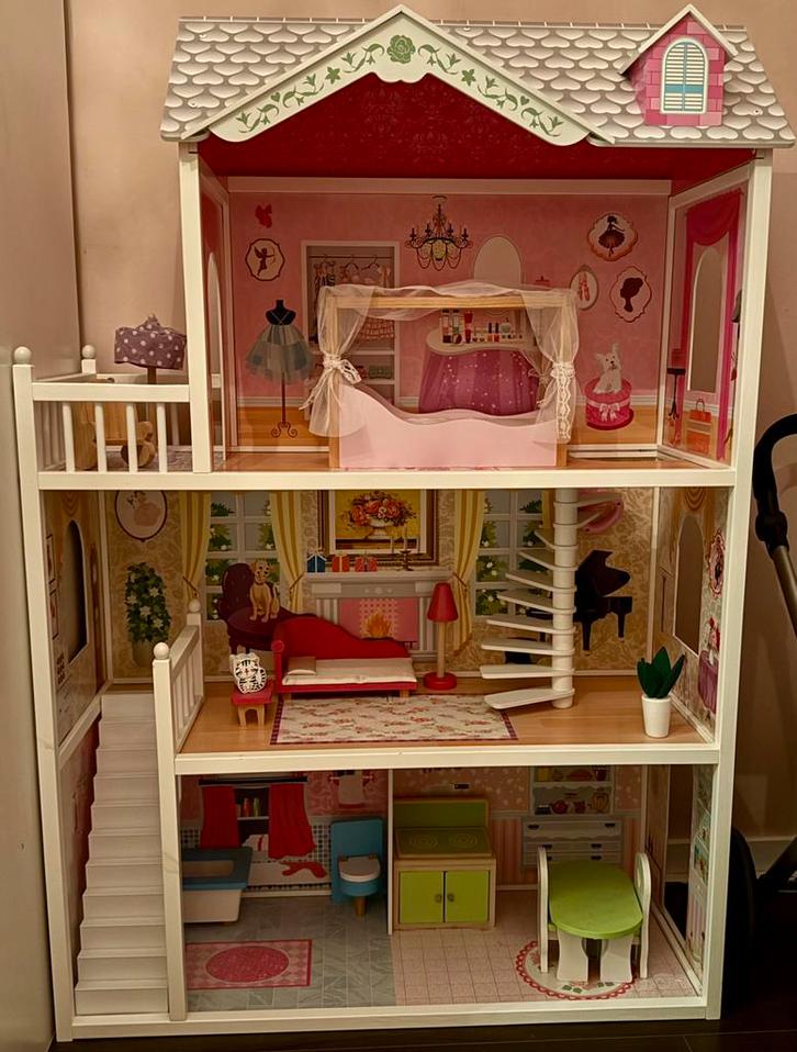 Houten poppenhuis / barbiehuis, Kinderen en Baby's, Speelgoed | Poppenhuizen, Zo goed als nieuw, Poppenhuis, Ophalen