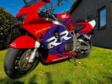 Super nette Honda Fireblade CBR900RR 1998 SC33 beschikbaar voor biedingen