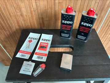 Zippo met toebehoren nieuwstaat beschikbaar voor biedingen