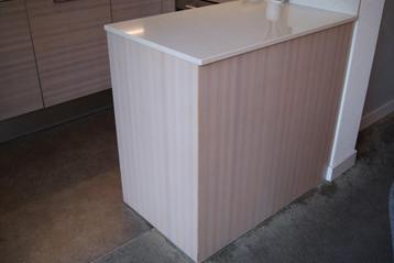 Ladenblok vergrijsd essen met composiet werkblad  beschikbaar voor biedingen