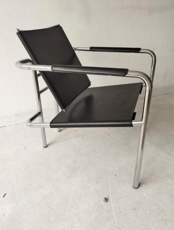 Industriële zwart lederen fauteuil  beschikbaar voor biedingen