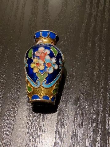 Klein Cloisonné Vaasje beschikbaar voor biedingen
