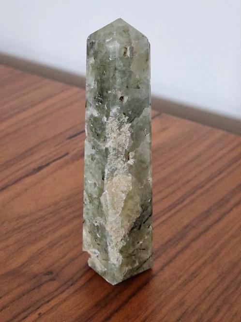 Prehniet Zwarte Toermalijn toren obelisk punt, Verzamelen, Mineralen en Fossielen, Mineraal, Ophalen of Verzenden
