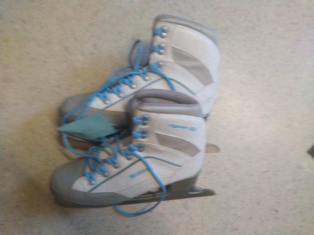 Kunstschaatsen maat41, Ophalen, Wit, Sneakers of Gympen, Zo goed als nieuw