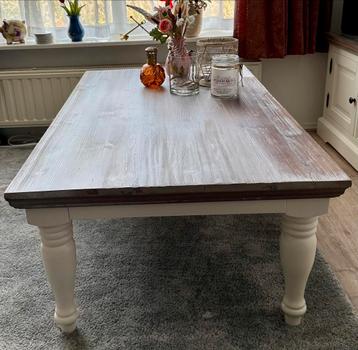 Landelijke salontafel beschikbaar voor biedingen