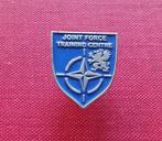 Embleem NATO Joint Force Training Centre (JFTC) – NIEUW, Verzenden, Landmacht, Nederland, Embleem of Badge