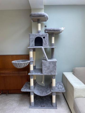 Kattenboom beschikbaar voor biedingen