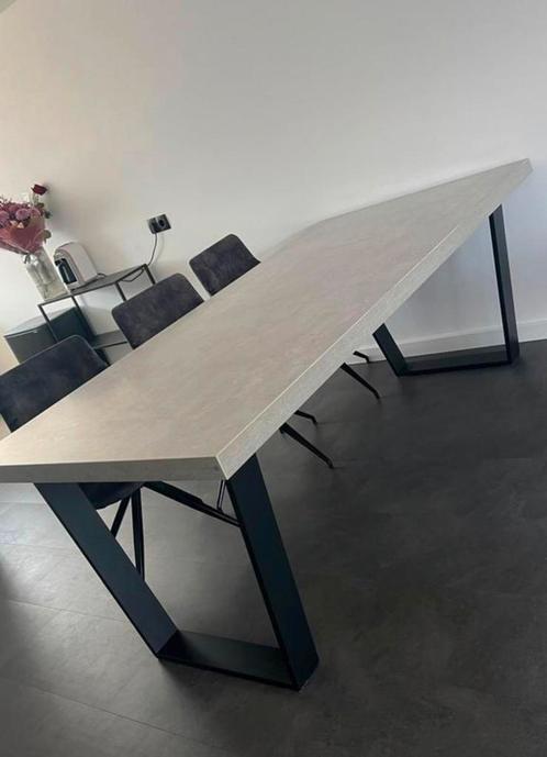 Eettafel Laren Woonexpress - betonlook beton, Huis en Inrichting, Tafels | Eettafels, Zo goed als nieuw, 100 tot 150 cm, 200 cm of meer