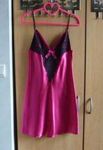 Fuchsia roze satijnen nachtkleed met zwart kant Maat M, Kleding | Dames, Pyjama's, Ophalen of Verzenden