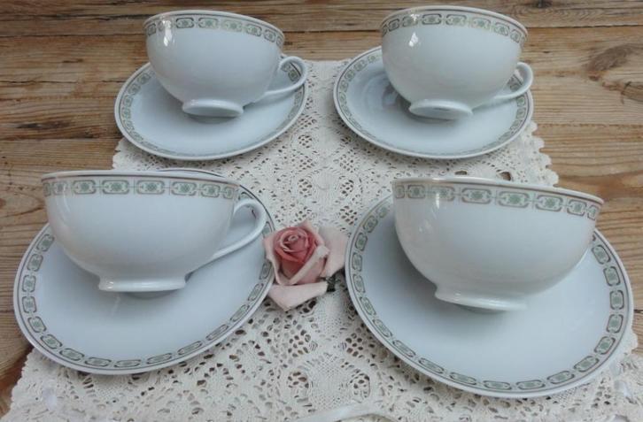 3 + 1 Vintage kop en schotels groen/ goud, Mosa 3 poortjes, Huis en Inrichting, Keuken | Servies, Gebruikt, Kop(pen) en/of Schotel(s)