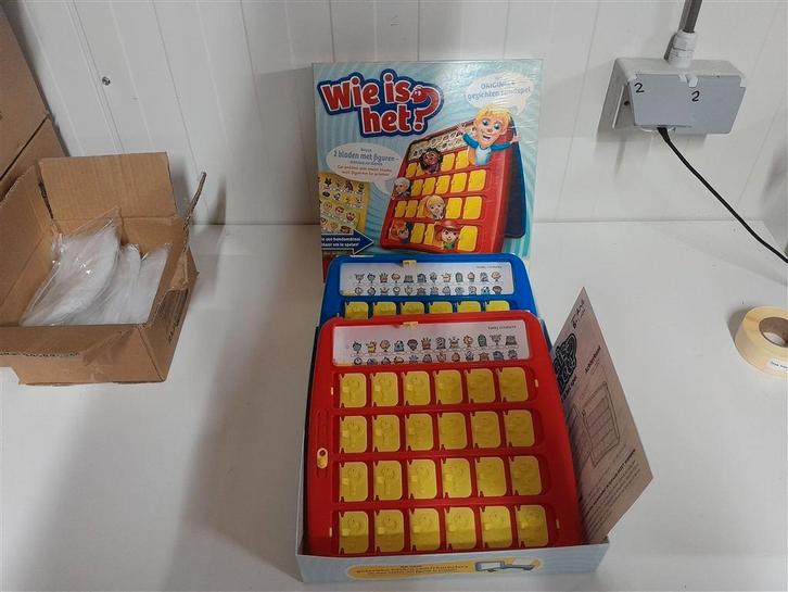 Wie is het ? - s1971, Hobby en Vrije tijd, Gezelschapsspellen | Bordspellen, Zo goed als nieuw, Ophalen of Verzenden