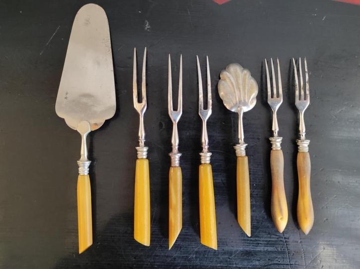 Antieke set (7 dlg) benen / hoornen vorkjes, taartschep, Antiek en Kunst, Antiek | Bestek, Ophalen of Verzenden