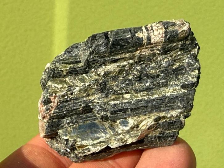 Zwarte toermalijn schörl ruw mineralen, Verzamelen, Mineralen en Fossielen, Mineraal, Ophalen of Verzenden