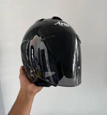 Arai helm gloednieuw met headset beschikbaar voor biedingen