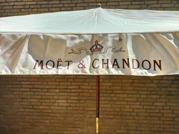 Moet et Chandon houtstok parasol beschikbaar voor biedingen