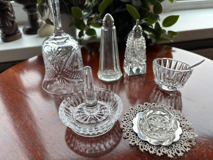 MOOIE KRISTALLEN ZOUTVAATJES, RINGHOUDER ENZ, Antiek en Kunst, Antiek | Glas en Kristal, Ophalen of Verzenden