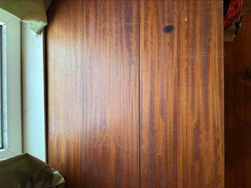 Drie massief houten planken 250x30x4cm beschikbaar voor biedingen
