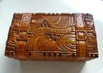 Vintage gesneden houten souvenier kistje: banden en gespen, Ophalen of Verzenden