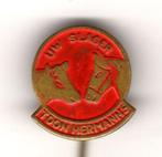 Speldje Toon Hermanns uw slager koe paard ROOD UTRECHT (A2), Verzamelen, Speldjes, Pins en Buttons, Verzenden, Zo goed als nieuw